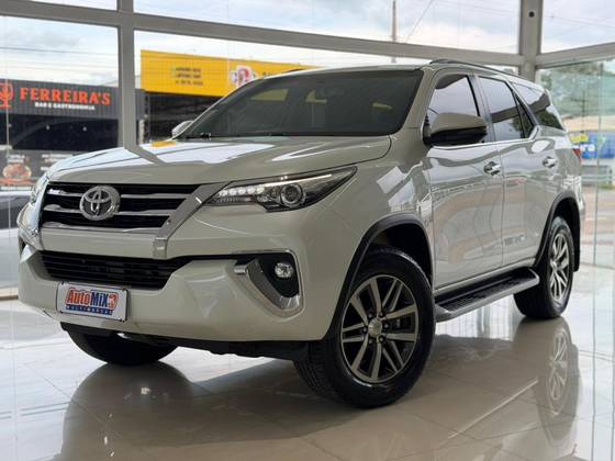 TOYOTA HILUX SW4 2.8 SRX 4X4 7 LUGARES 16V TURBO INTERCOOLER DIESEL 4P AUTOMÁTICO TOYOTA HILUX SW4 2.8 SRX 4X4 7 LUGARES 16V TURBO INTERCOOLER DIESEL 4P AUTOMÁTICO